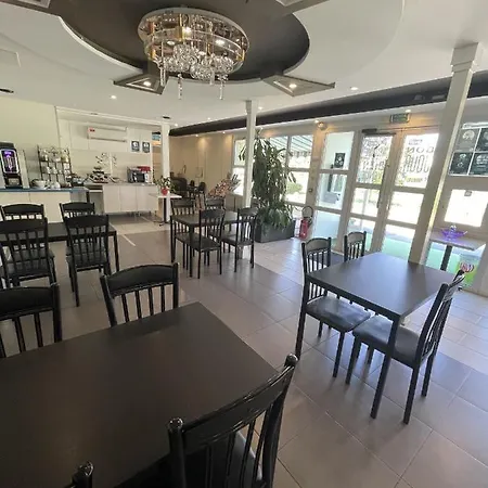 Hotel Kyriad Direct Claye-souilly-roissy Cdg 3*